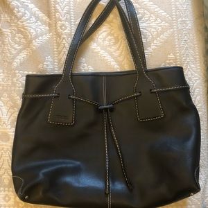 TOD’s black leather medium-large purse